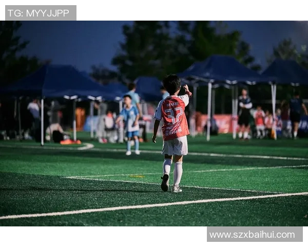 足球明星官方抖音账号带你领略绿茵场上的精彩瞬间与幕后故事